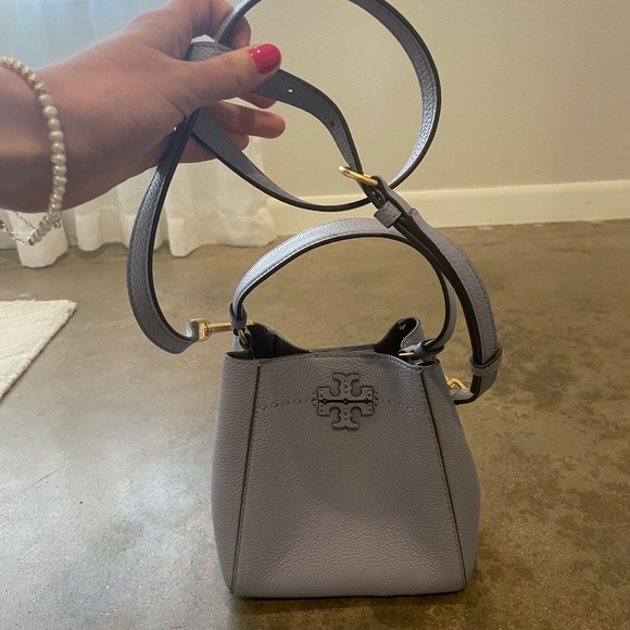 Tory Burch Small McGraw Bucket Bag Purse - Picture 10 of 13